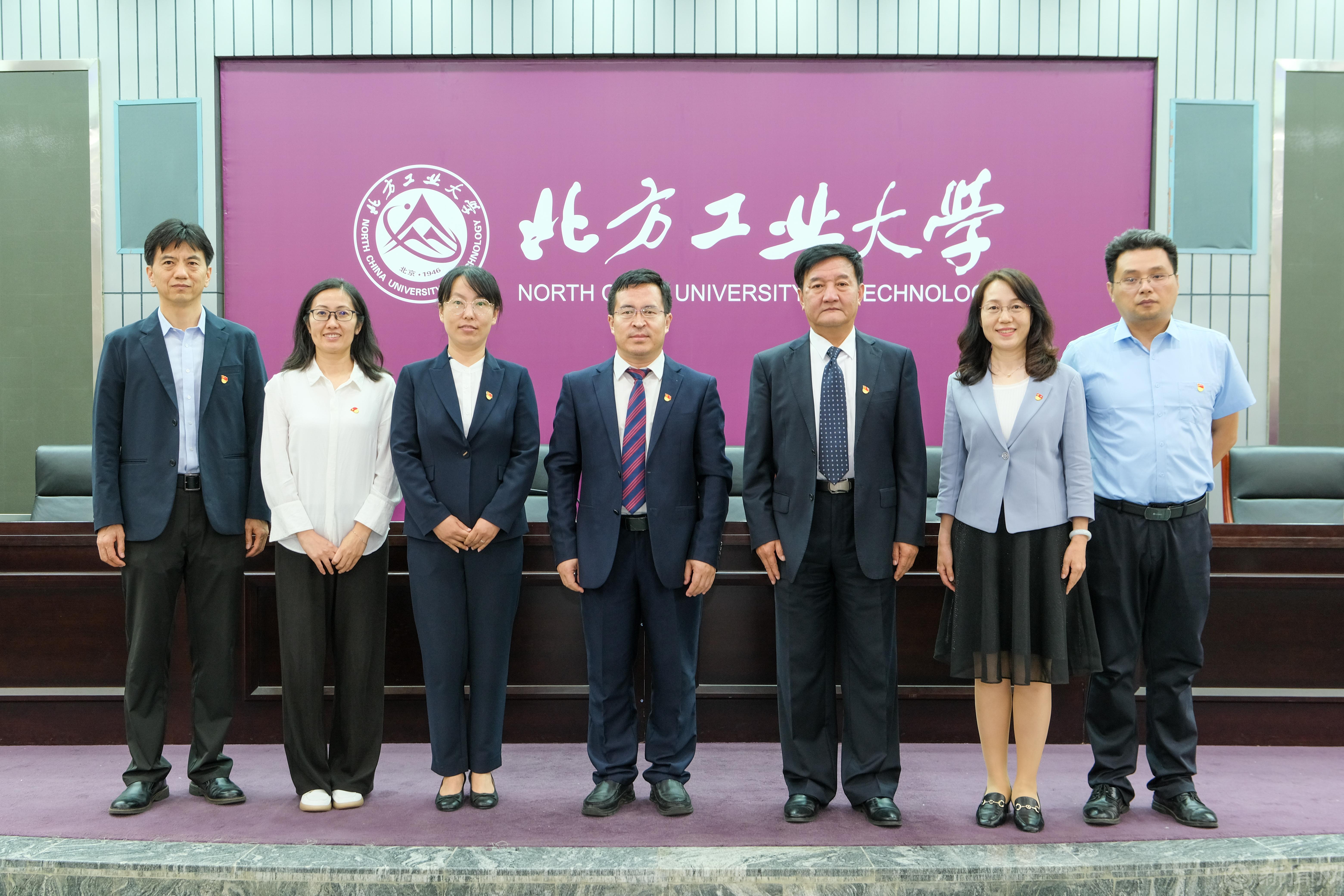 8.新当选合影.jpg 8.新当选合影.jpg