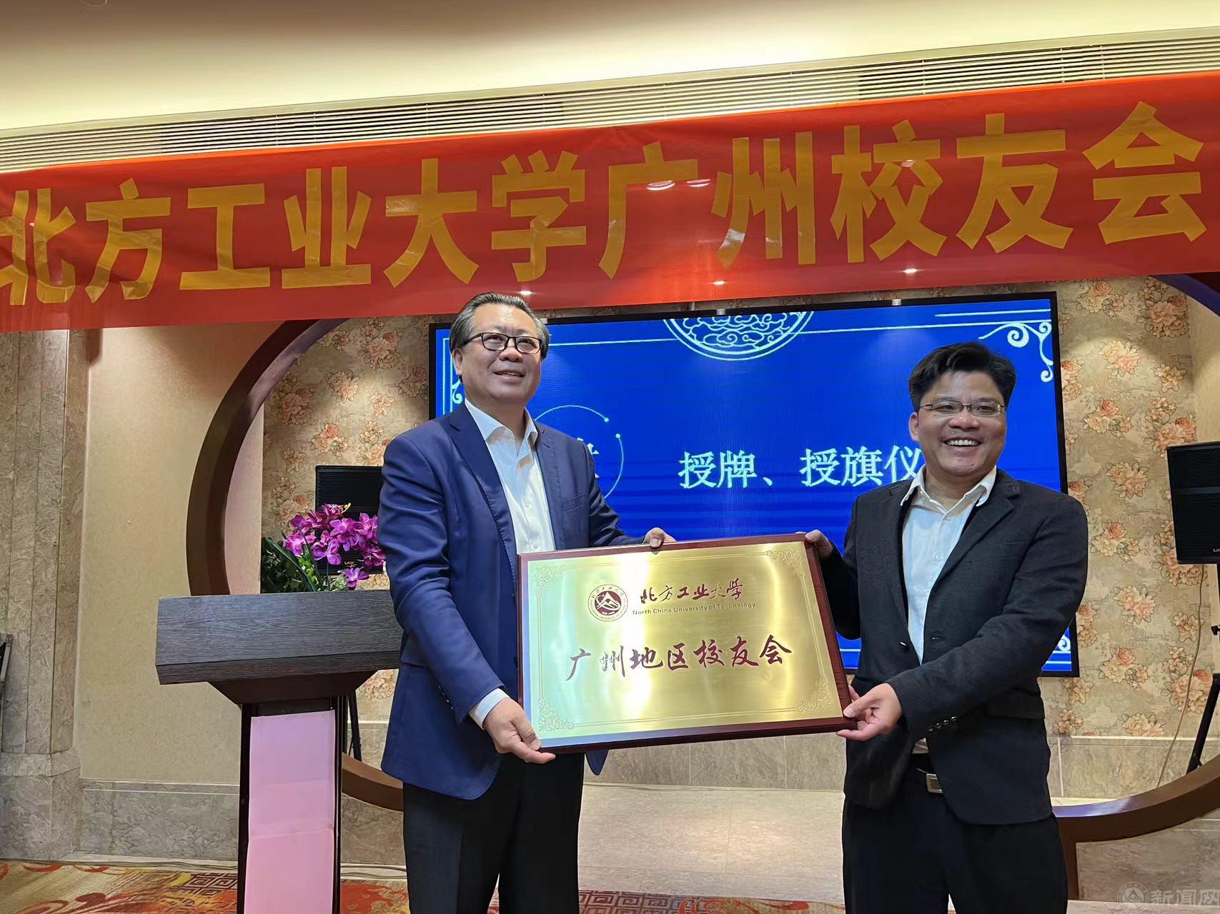 授牌.jpg 授牌.jpg