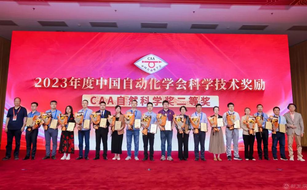 自然二等奖:此照片是官网新闻报道中的图片,清晰度不太高.jpg