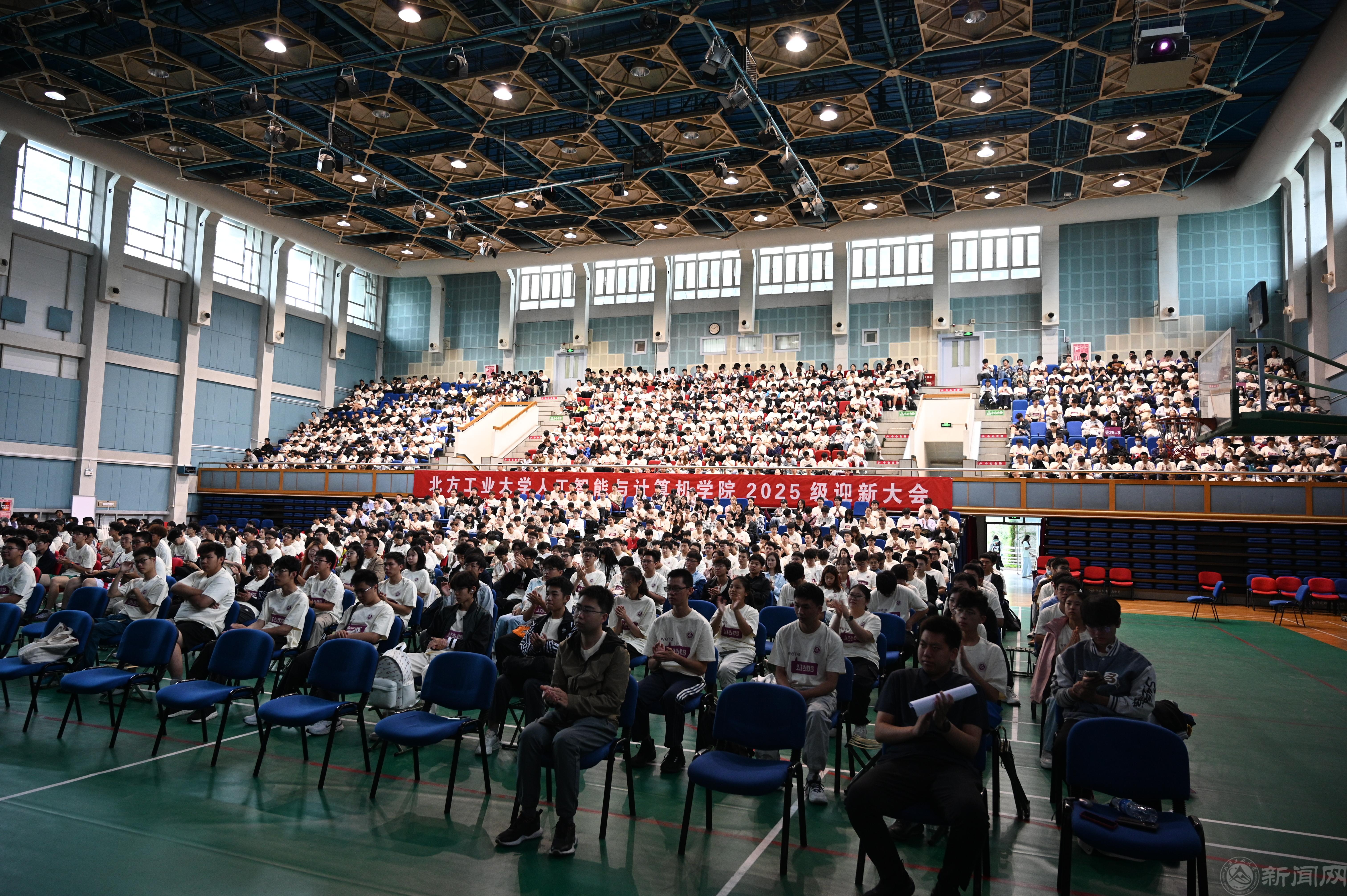 迎新大会全景.JPG 迎新大会全景.JPG