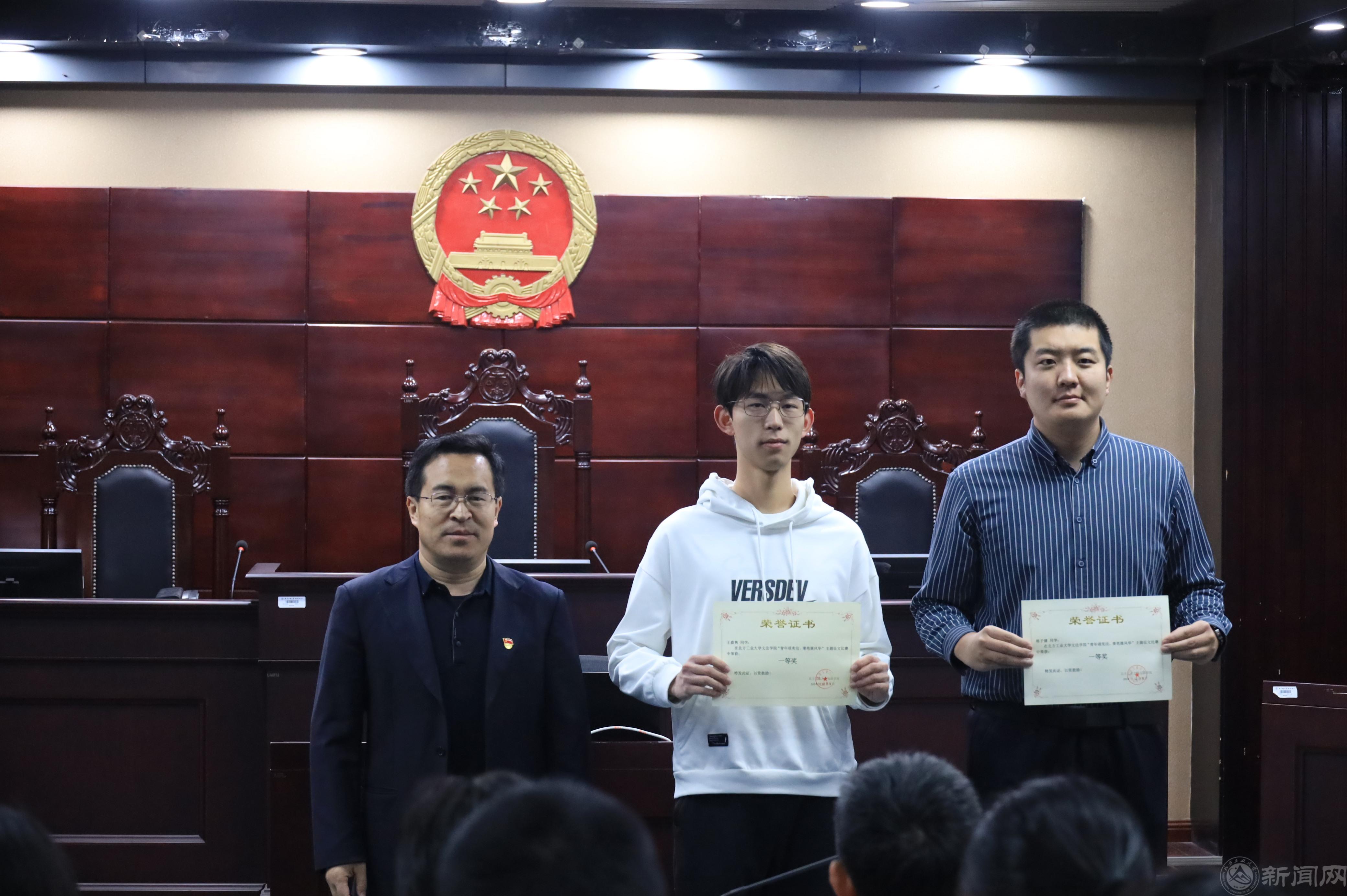 一等奖颁奖.jpg 一等奖颁奖.jpg