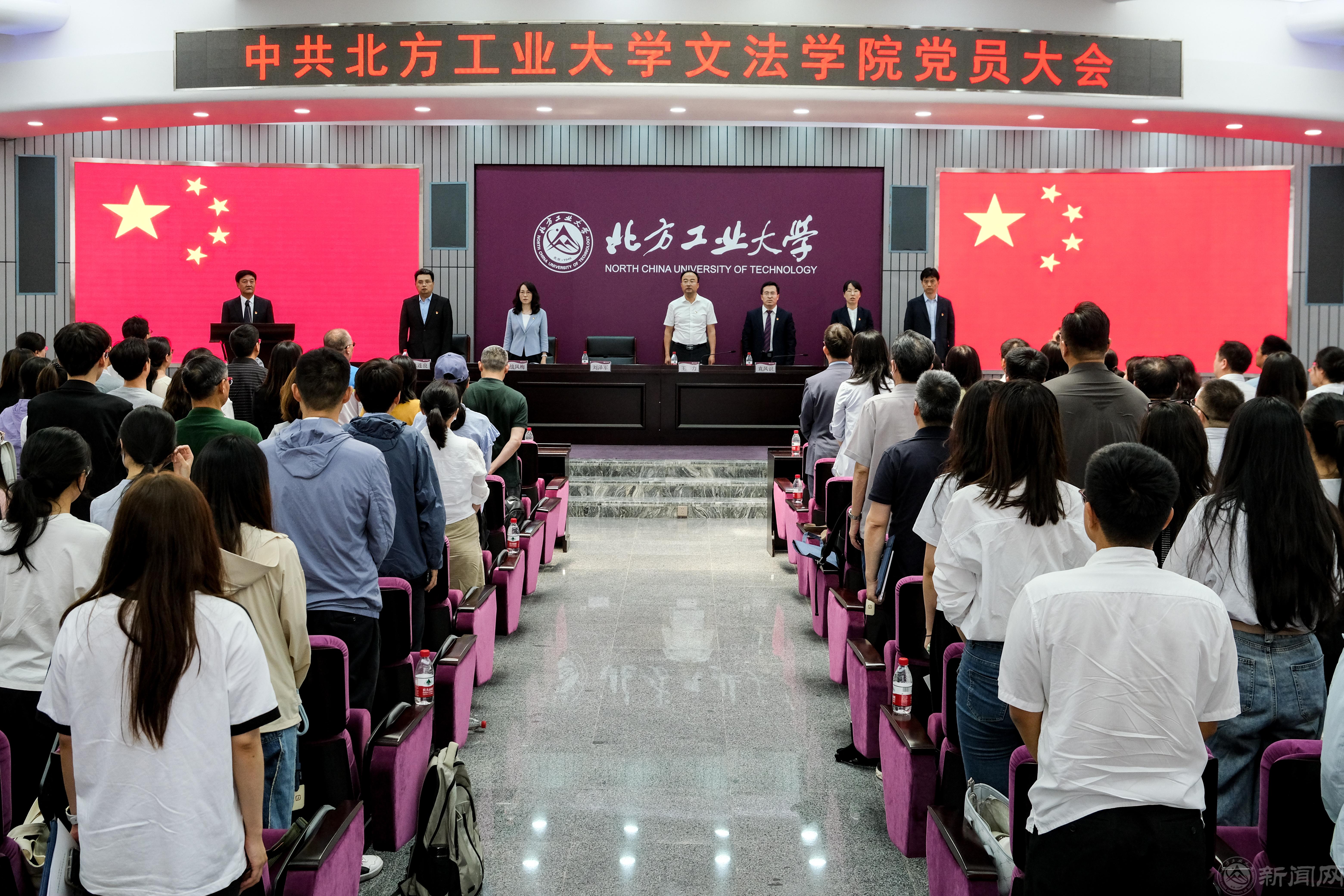 2.唱国歌.jpg 2.唱国歌.jpg