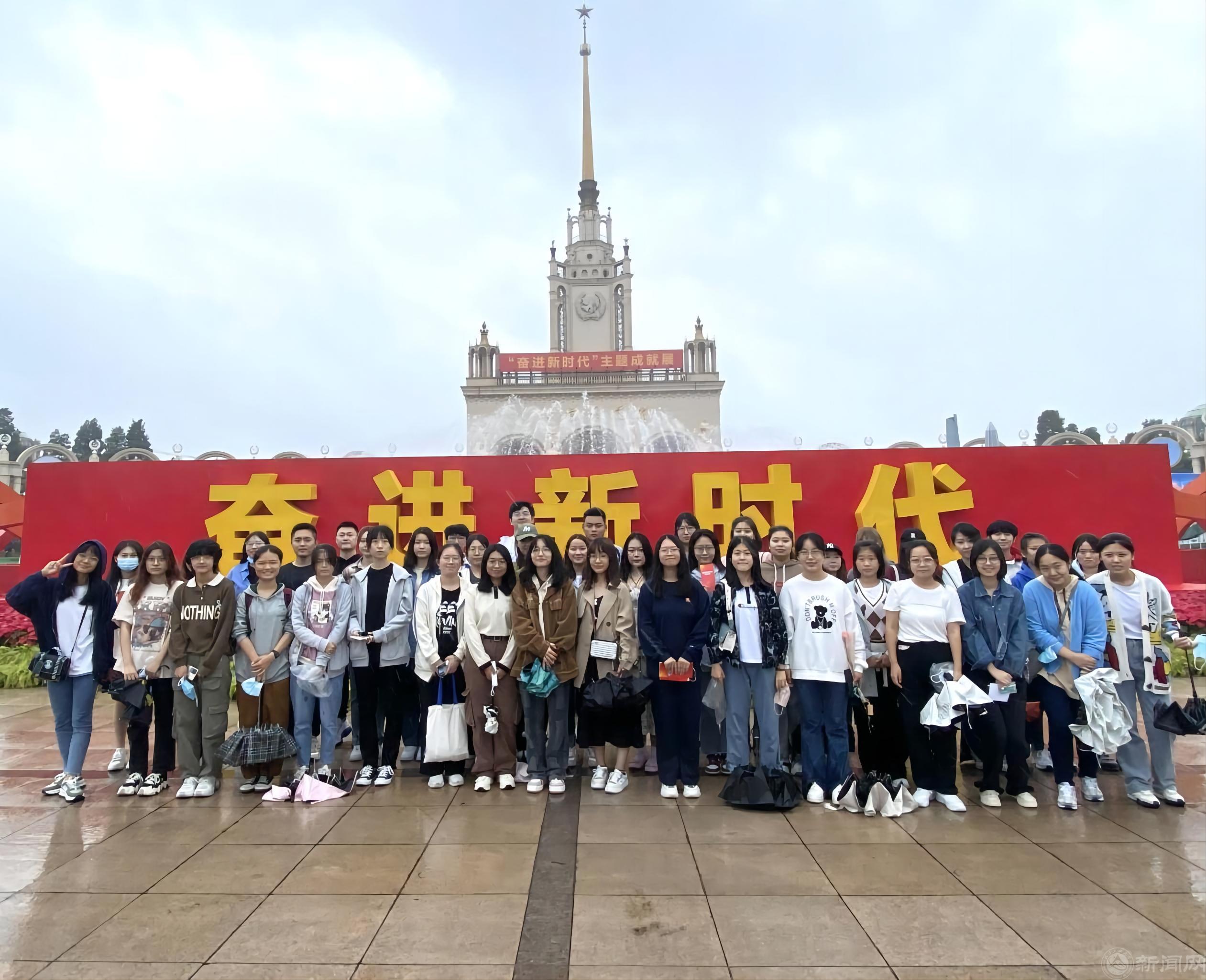 理想信念(主题成就展参观).jpg 理想信念(主题成就展参观).jpg